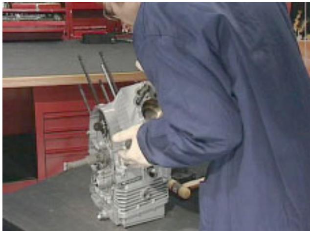 MOTO GUZZI NEVADA CLASSIC 750 IE - MONTAGE DES CYLINDRES - 7