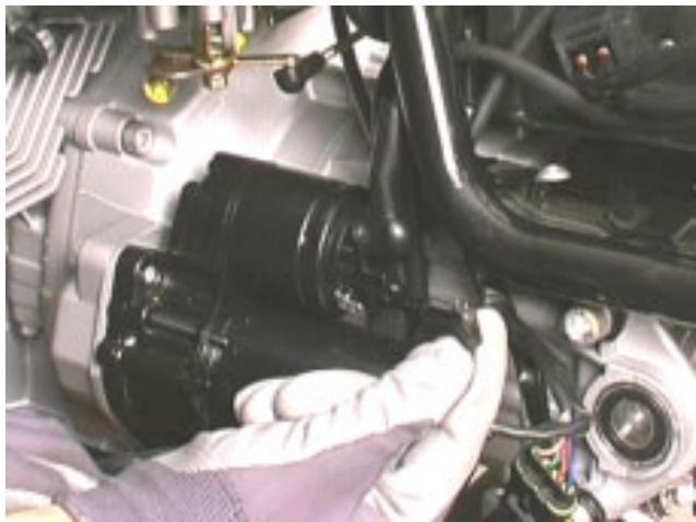 MOTO GUZZI NEVADA CLASSIC 750 IE - REPOSE DU MOTEUR DANS LE CADRE - 11