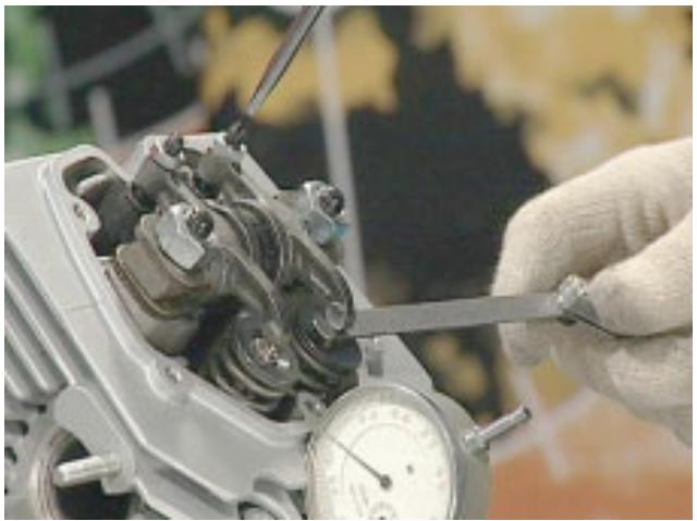 MOTO GUZZI NEVADA CLASSIC 750 IE - CONTROLLE DU CALAGE - 4