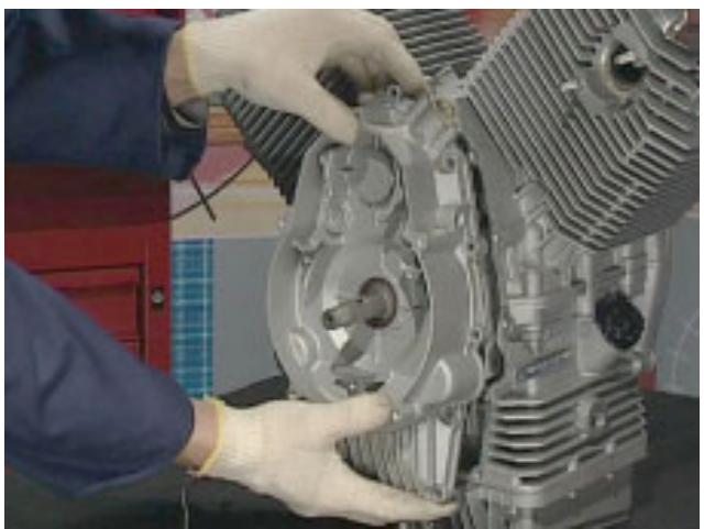 MOTO GUZZI NEVADA CLASSIC 750 IE - RETRAIT DU CARTER DE DISTRIBUTION - 2