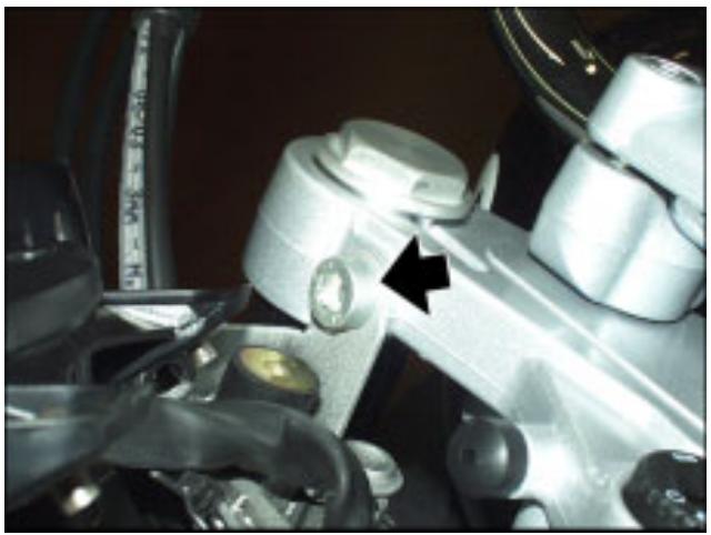 MOTO GUZZI NEVADA CLASSIC 750 IE - RÉGLAGE DU JEU AUX ROULEMENTS DE DIRECTION - 7