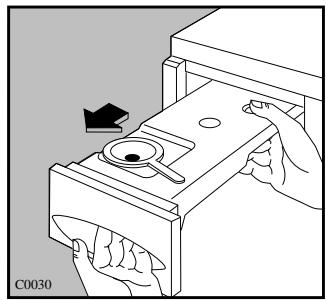 CASTOR CCD120R - Introduisez à fond le bac. - 1