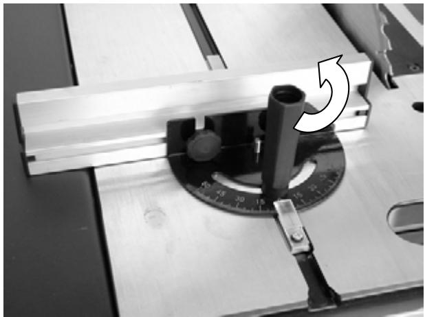 ATIKA ATS 250 - Mocowanie i regulacja prowadnicy poprzejciej - 5