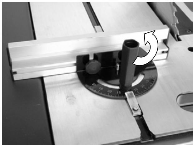 ATIKA ATS 250 - Aanbrengen en instellen van de dwarse aanslag - 5