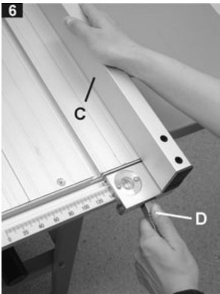 ATIKA T 250 - Längsanschlag auf der Sägetischplatte anbringen - 1