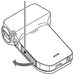 LOGICOM-SANYO XACTI VPC-HD700GX - Insérez la carte mémoire SD. - 1