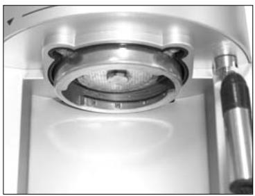 WHITE & BROWN EX 823 - Nettoyage du support de fixation du porte-filtre. - 1