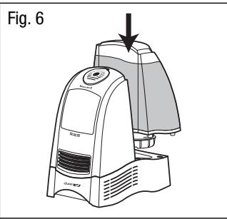 KAZ HWM-330 - Remarque: pour transporter le réservoir rempli d'eau, utiliser la poignée et placer une main sous le réservoir pour un meilleur support. - 3