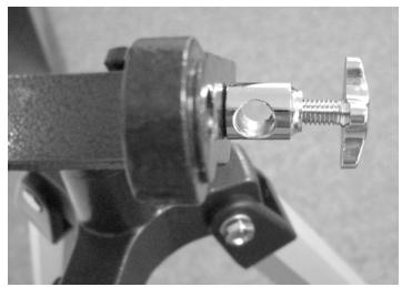CELESTRON POWERSEEKER 50AZ - Cómo colocar el tubo del telescopoio en el montaje - 2