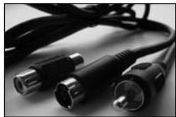 MARMITEK CONNECT 225 - S-Video zum Composite Videoadapter - 1