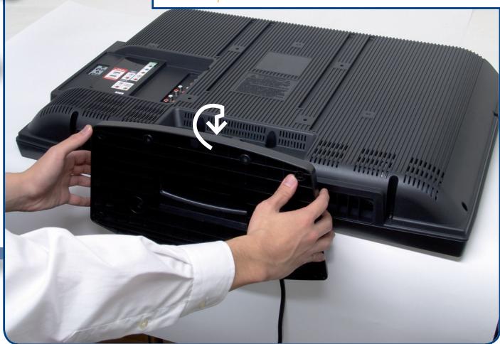 SYLVANIA LC321SSX - Attaching the Stand - 4