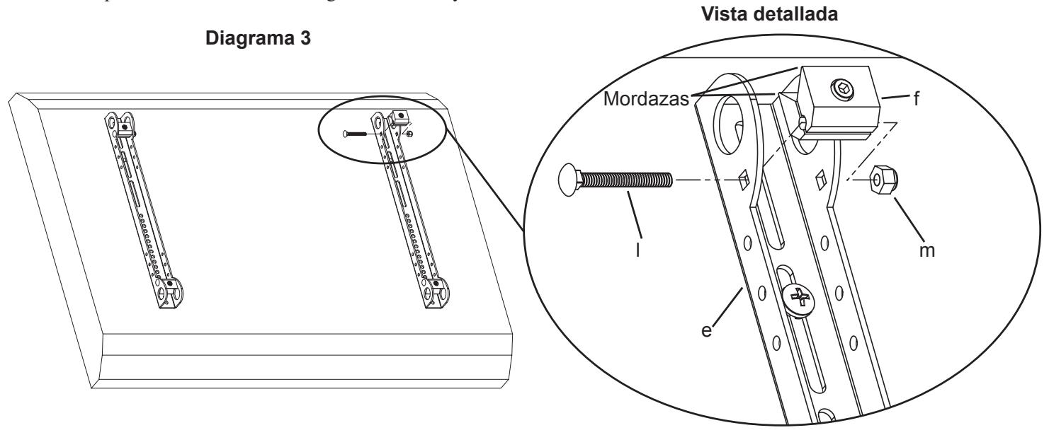 SANUS VISIONMOUNT FLAT PANEL WALL MOUNT-VMAA26 - Paso 3: Adicción de la placá de sujeción a los soportes del monitor - 1