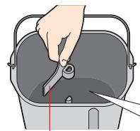 PANASONIC 2512 - Rimuovere il cestello del pane e posizionare la lama impastatrice - 2
