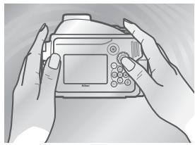 NIKON J2) - Immergere la custodia in acqua pulita. - 1