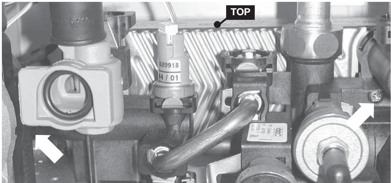 SAUNIER DUVAL THEMA C25E CF 25 KW - Dépose de la pompe - 1