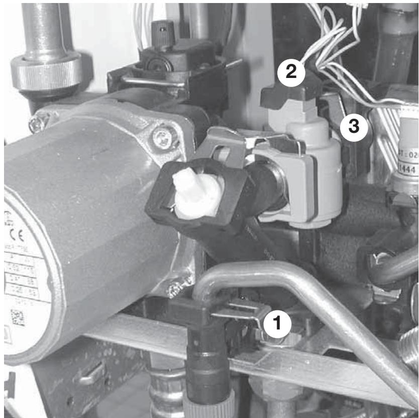 SAUNIER DUVAL THEMA PLUS F24/30E V 30 KW - Dépose du détecteur de début - 1