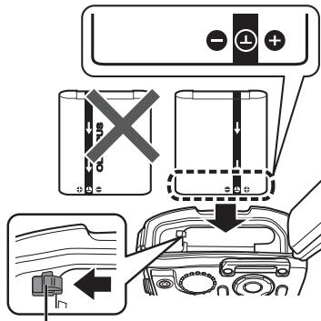 OLYMPUS TG 860 - Insérez la batterie tout en faisant glisser la touche de verrouillage de la batterie dans le sens de la flèche. - 1
