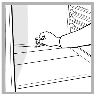 HOTPOINT BTS 1622/HA - Defrosting the appliance - 1
