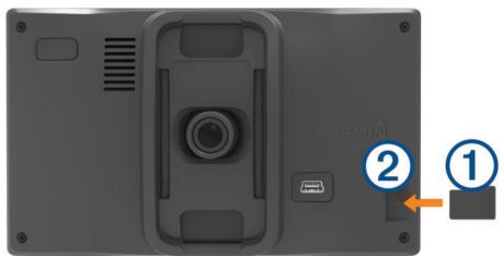 GARMIN DRIVEASSIST 50 - Installation de la carte mémoire dans la caméra intégrée - 1