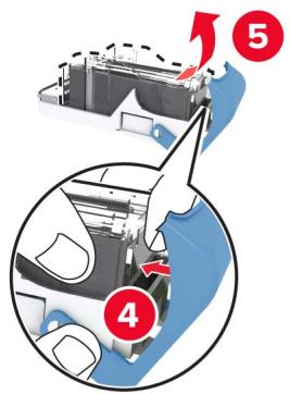 LEXMARK CS921DE - Remplacement de la cartouche d'agrafes dans l'unité de finition d'agrafage/perforation - 4