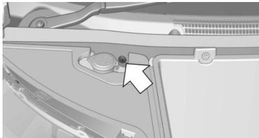 BMW I3 - Manually unlocking fuel filler flap - 1