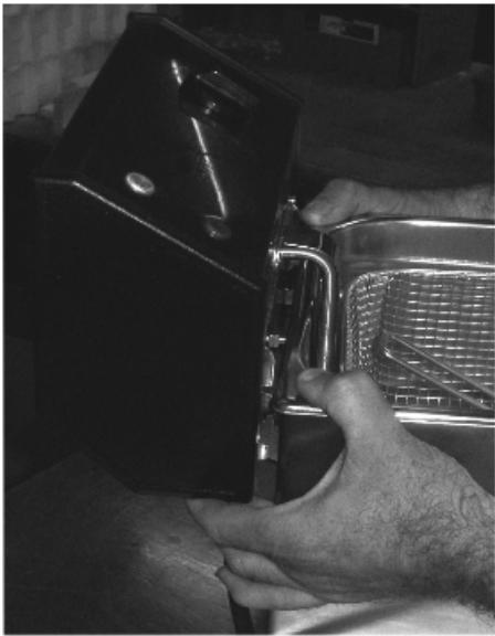 ROLLER GRILL FD80R - XII MANIPULATION DU BOITIER - 1