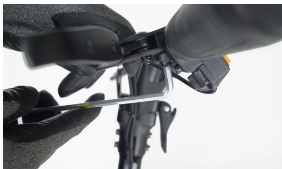 MINIMOTOR DUALTRON MINI 17,5A - Assemblage du compteur et du frein - 2