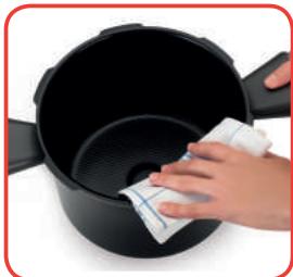 MOULINEX YY5118 - Mise en PLACE du trépied sous le PANIER VAPEUR : - 1