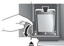 PANASONIC SC-HC35EF-K - Insertion/retrait d'un ipod/iphone - 2