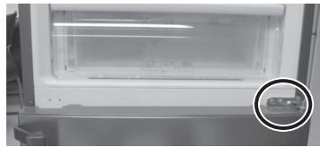 SAMSUNG RB37J501MSA - Démontage de la porte du réfrigérateur - 17