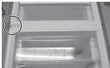 SAMSUNG RB37J501MSA - Démontage de la porte du réfrigérateur - 38