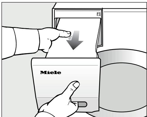MIELE NC - Vider le réservoir à eau condensée - 1