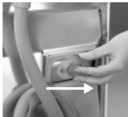 WHIRLPOOL AWM 8900 - Retrait du bridage de transport - 3