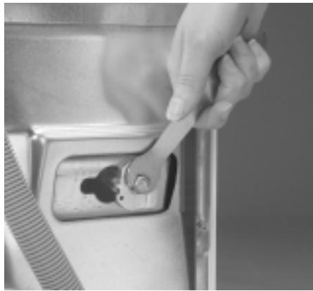 WHIRLPOOL AWM 8900 - Retrait du bridage de transport - 1