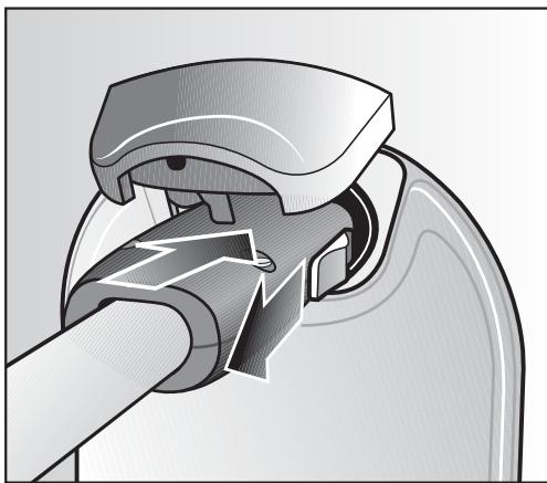 MIELE B 3312 - Raccorder le steamer au raccordement vapeur - 1