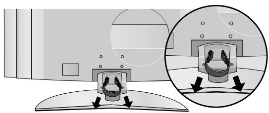 LG-GOLDSTAR 60PF95 - Comment retirer le protege-cábles? - 1