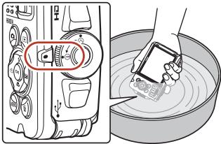 NIKON COOLPIX W300 - Maintenez fermé le volet du logement pour accumulateur/carte mémoire et rincez l'appareil photo à l'eau claire. - 1