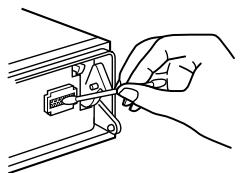 SONY CDX-MP40 - Cleaning the connectors - 1