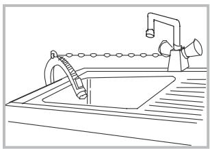 DARTY PTL75120 - Raccordement du tuyau de vidange - 3