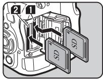 PENTAX K-1 II SILVER + GRIP K1EDITION LIMITE - Insertion d'une carte mémoire - 2