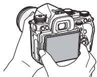 PENTAX K-1 II SILVER + GRIP K1EDITION LIMITE - Réglage de l'angle de l'écran - 1