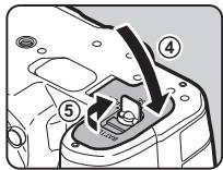 PENTAX K-1 II SILVER + GRIP K1EDITION LIMITE - Ouvrez la trappe de protection du logement de la batterie. - 3