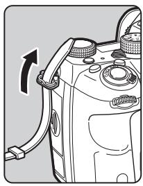 PENTAX K-1 II SILVER + GRIP K1EDITION LIMITE - Mise en place de la courroie - 1