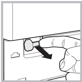 HOTPOINT AQMS8D49UA - Ouverture manuelle de la porte-hublot - 2