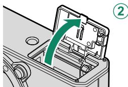 FUJIFILM X-E4 - Insertion de la batterie et d'une carte mémoire - 2