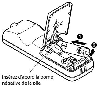 OLYMPUS VN-540 - Insertion des piles - 2