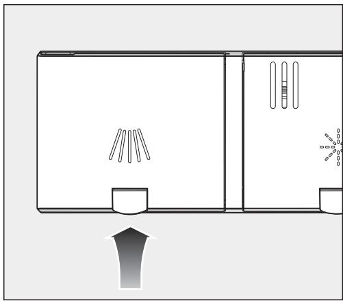 MIELE LAVE-VAISSELLEG5540SCSL - Verser le détergent - 1