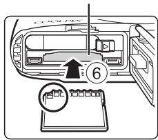 NIKON S33 - Ouvrez le volet du logement pour accumulateur/cartémoire, puis insérez l'accumulateur et la carte mémoire. - 3
