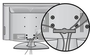 LG-GOLDSTAR 32L62000 - Commentplacer le dispositif de rangement des câbles - 6