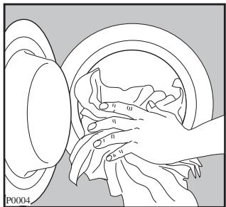 ARTHUR MARTIN AWW1007 - Chargement du linge - 1